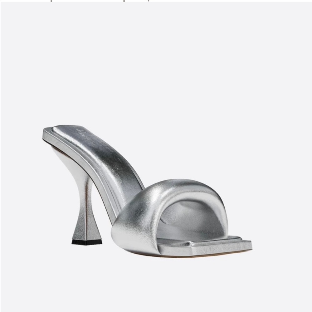 SOLD!! NEW unworn Hanifa ‘Zoe’ Mules.
